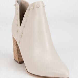 Steve Madden Glow Pointed Toe Off White Booties 10M